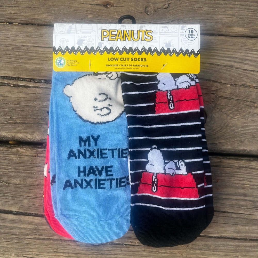 NEW PEANUTS THEMED LOW CUT SOCKS 10 pack assorted designs WOMENS 4-10